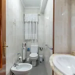 Piso Calle Sarria بيت للعطل