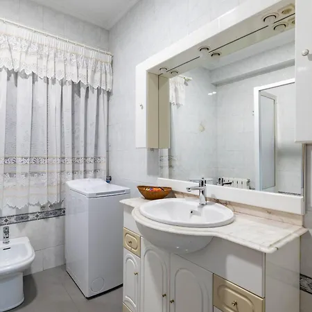 Sarria Apartment *